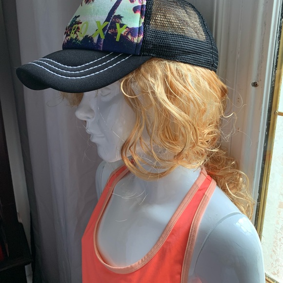 ROXY! - Picture 4 of 8